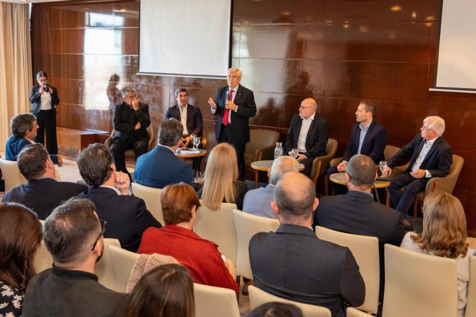 Ministro de Turismo, Tabaré Viera, participó de la 1º reunión del Ciclo “Cientos de Ideas – Millones de Turistas” Ministro Viera participó de la 1º reunión del Ciclo “Cientos de Ideas – Millones de Turistas”