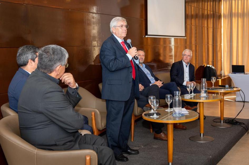 Ministro de Turismo, Tabaré Viera, participó de la 1º reunión del Ciclo “Cientos de Ideas – Millones de Turistas” Ministro Viera participó de la 1º reunión del Ciclo “Cientos de Ideas – Millones de Turistas”