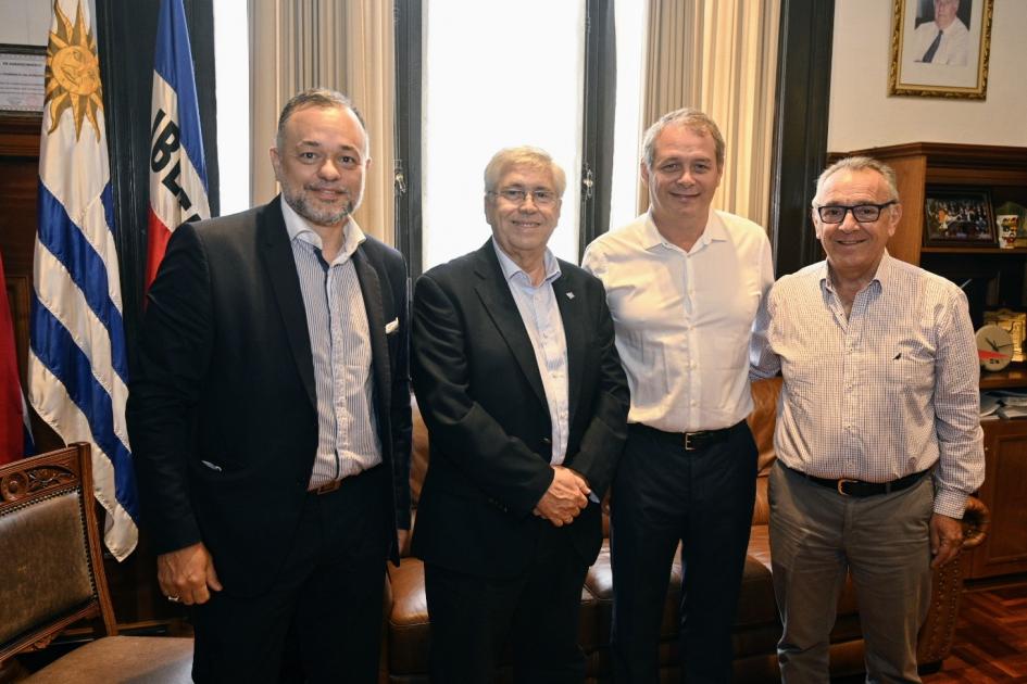 Ministro de Turismo, Tabaré Viera, Intendente de Florida, Guillermo López y equipos de IDF y Mintur