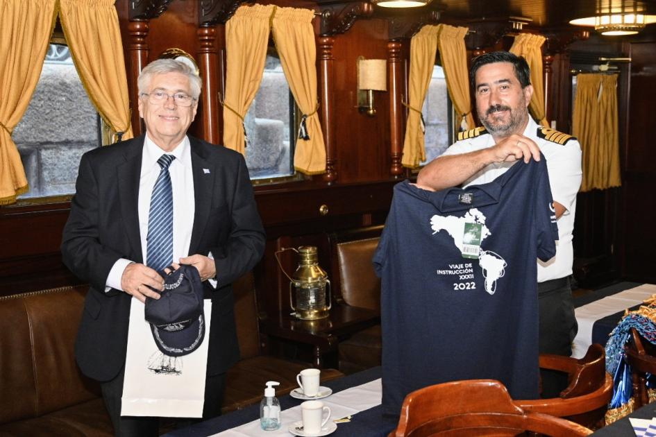 Visita del ministro de Turismo, Tabaré Viera, al Buque Escuela Capitán Miranda Visita del ministro de Turismo, Tabaré Viera, al Buque Escuela Capitán Miranda