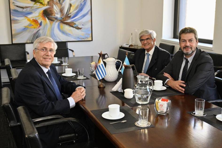 Ministros de Turismo de Urug. y Arg., Tabaré Viera y Matías Lammens y Embajador argentino en Uruguay