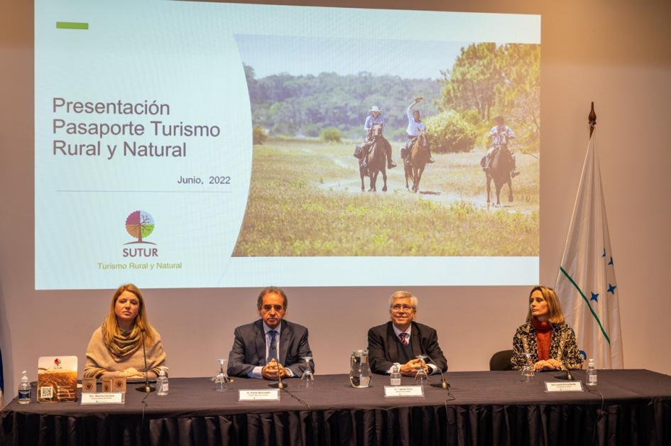 Presentación del Pasaporte de Turismo Rural y Natural, en Presidencia de la República