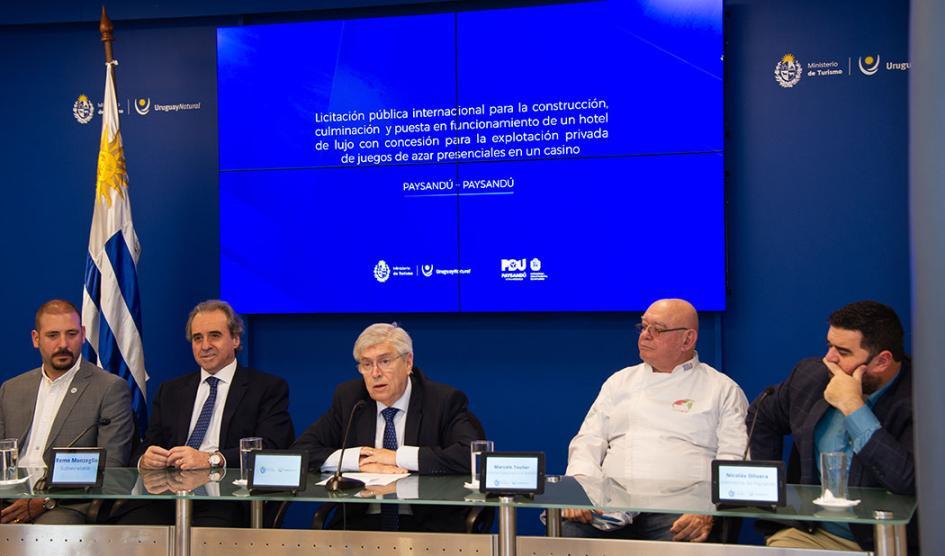 Ministro Viera anunció llamado internacional para construcción de hotel de lujo en Paysandú Ministro Viera anunció llamado internacional para construcción de hotel de lujo en Paysandú