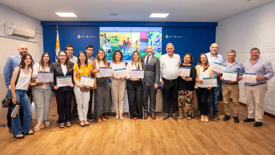 Beneficiarios de Fondos Concursables para el Desarrollo de la Oferta Turística Beneficiarios de Fondos Concursables para el Desarrollo de la Oferta Turística