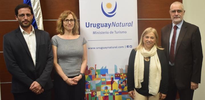 Cristian Pos, coordinador del Programa de Apoyo al Sector Turístico del Ministerio de Turismo; Adela Moreda, especialista en Turismo del BID; Mariela Maglia, responsable de Organismos Multilaterales del Ministerio de Economía; y el subsecretario de Turismo, Benjamín Liberoff. Cristian Pos, coordinador del Programa de Apoyo al Sector Turístico del Ministerio de Turismo; Adela Moreda, especialista en Turismo del BID; Mariela Maglia, responsable de Organismos Multilaterales del Ministerio de Economía; y el subsecretario de Turismo, Benjamín Liberoff.