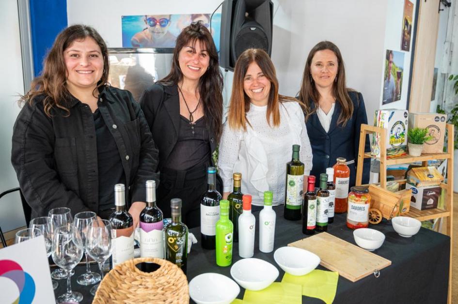 Emprendedores de diferentes puntos del Uruguay presentes en el stand del MINTUR en la Expo Prado