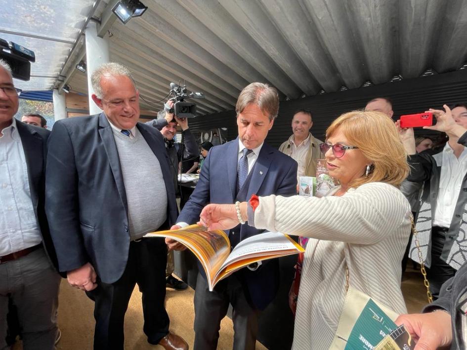 Presidente Luis Lacalle Pou presente en el stand del Ministerio de Turismo en la Expo Prado 2022