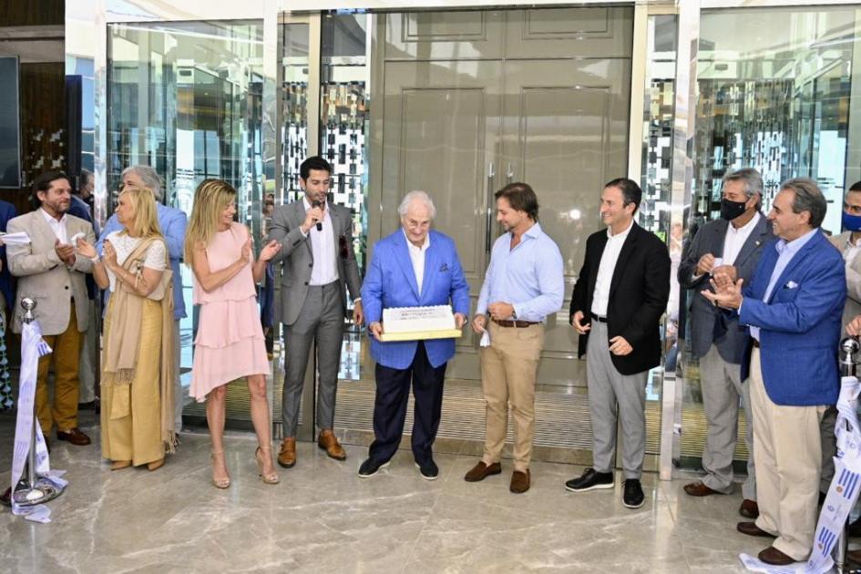 Presidente Lacalle Pou inauguró Fendi Château Residences, en Punta del Este