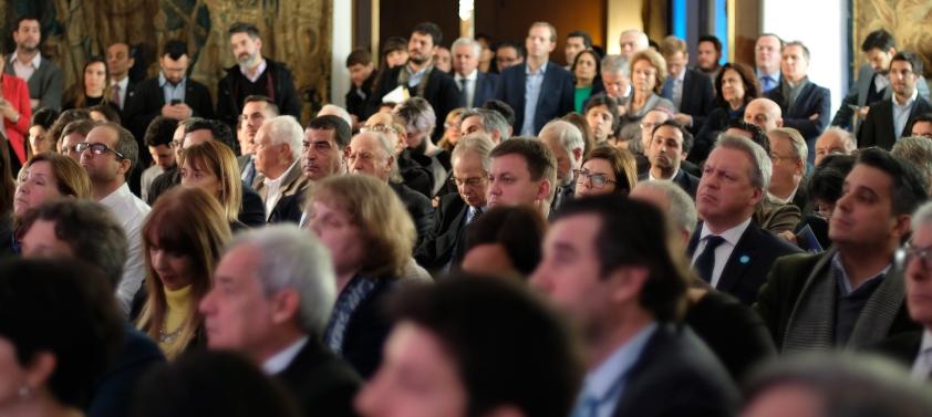 Audiencia Público atento durante la presentación.
