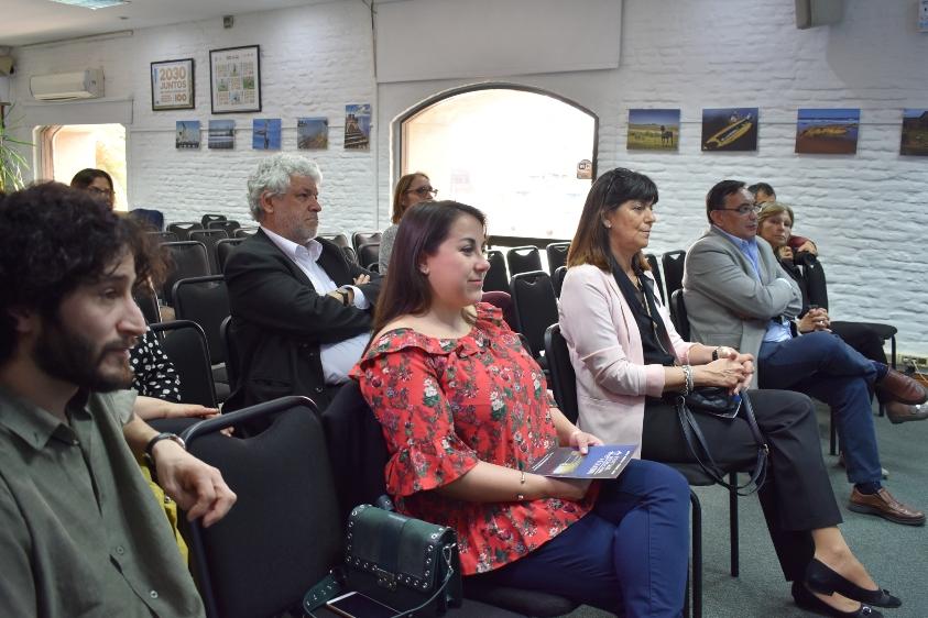 Auditorio Público asistente siguiendo atentamente la presentación