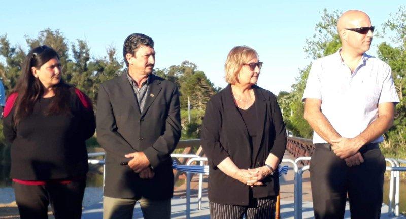 Inauguración puente La Floresta - Costa Azul: alcaldesa, intendente de Canleones, Ministra de Turismo y representantes de la Intendencia de Canelones