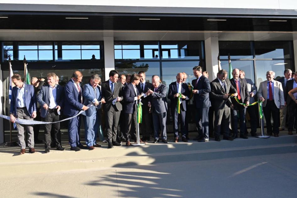 Se inauguró el Aeropuerto Internacional de Rivera con el anuncio de vuelos de la aerolínea Azul Se inauguró el Aeropuerto Internacional de Rivera con el anuncio de vuelos de la aerolínea Azul
