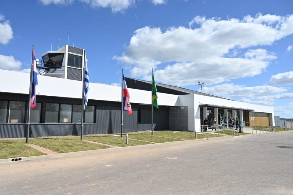 Se inauguró el Aeropuerto Internacional de Rivera con el anuncio de vuelos de la aerolínea Azul Se inauguró el Aeropuerto Internacional de Rivera con el anuncio de vuelos de la aerolínea Azul