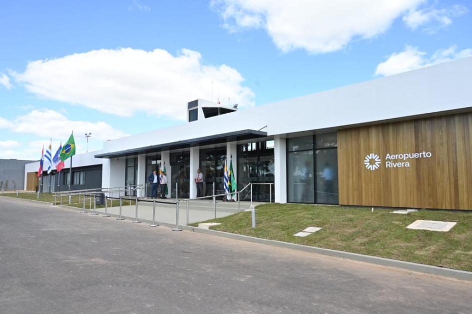 Se inauguró el Aeropuerto Internacional de Rivera con el anuncio de vuelos de la aerolínea Azul