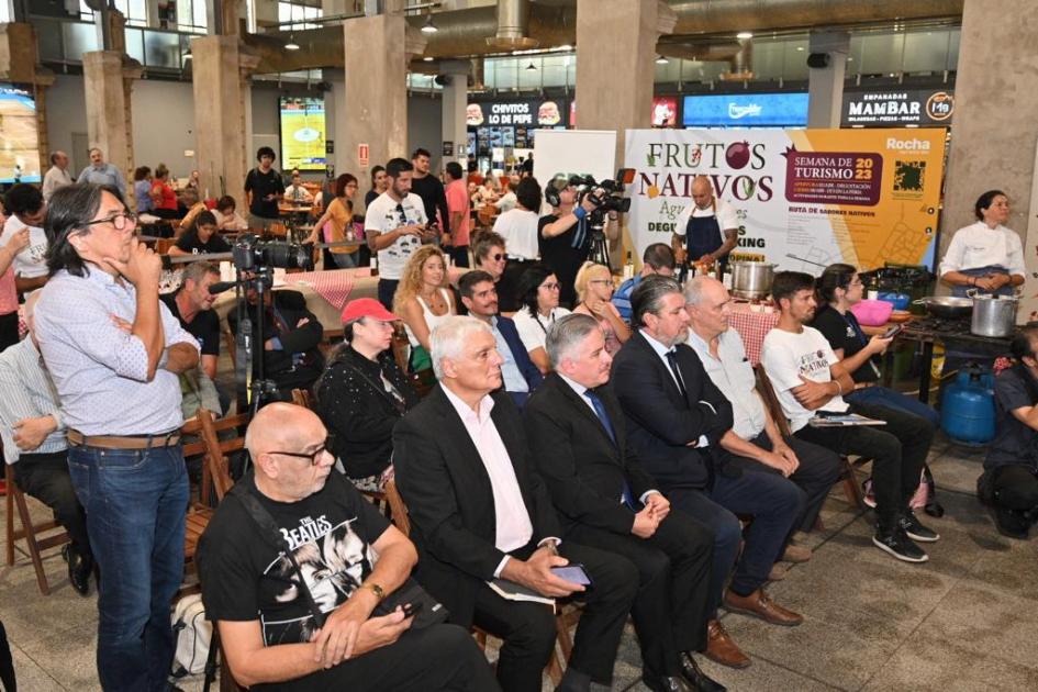 La actividad se llevó a cabo en la plaza de comidas del Mercado Agrícola de Montevideo