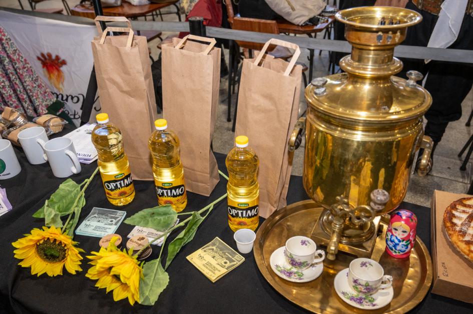 Los visitantes pudieron degustar productos típicos del departamento. Los visitantes pudieron degustar productos típicos del departamento.