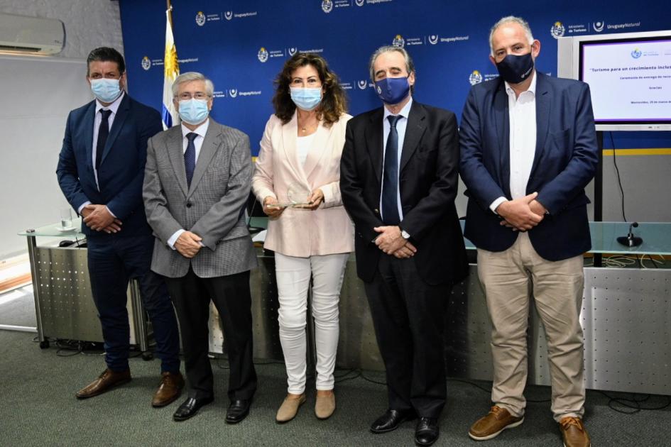 Reconocimiento del Ministerio de Turismo a Virginia Stagnari (Turismo Enológico) Reconocimiento del Ministerio de Turismo a Virginia Stagnari (Turismo Enológico)