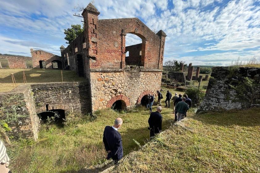 Recorrida por las ruinas de la Represa de Cuñapirú, en Minas de Corrales