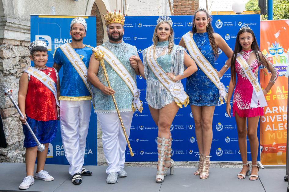 Reina Ivahana González, Rey Momo Pablo de los Santos, junto a princesa, príncipe y reyes infantiles Reina Ivahana González, Rey Momo Pablo de los Santos, junto a princesa, príncipe y reyes infantiles