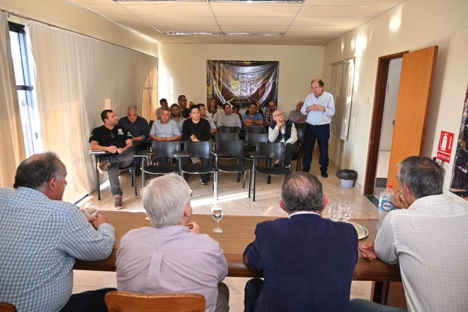 Reunión en Centro Comercial e Industrial de Bella Unión, con operadores privados Reunión en Centro Comercial e Industrial de Bella Unión, con operadores privados