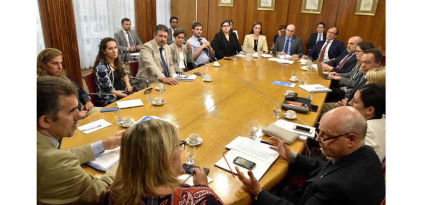 Director General Ignacio Curbelo reunido con Junta Nacional de Migración. Foto MRREE