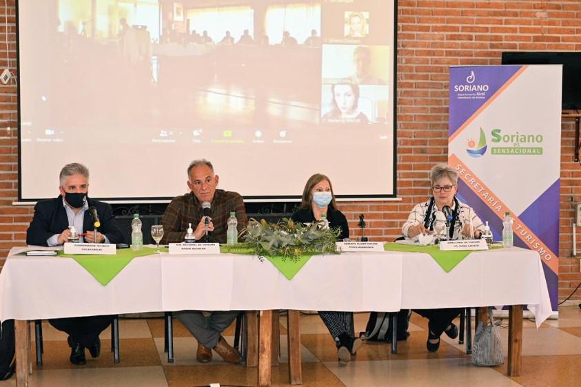 Participación del Director Nacional de Turismo, Roque Baudean, en reunión de Directores