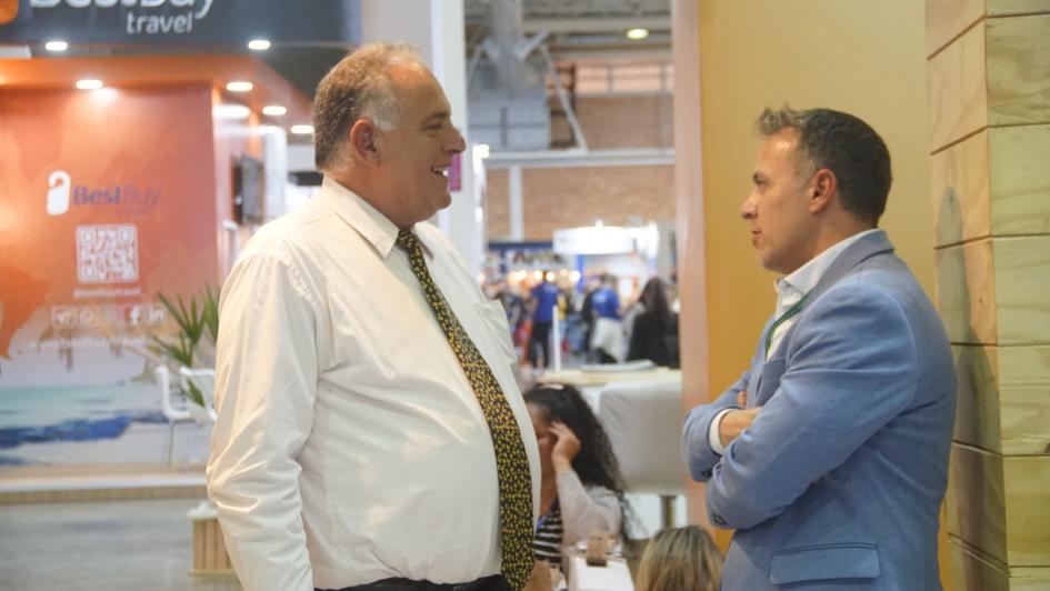 Director Nacional de Turismo, Roque Baudean, reunido con representante de Copa Airlines, en Festuris Director Nacional de Turismo, Roque Baudean, reunido con representante de Copa Airlines, en Festuris