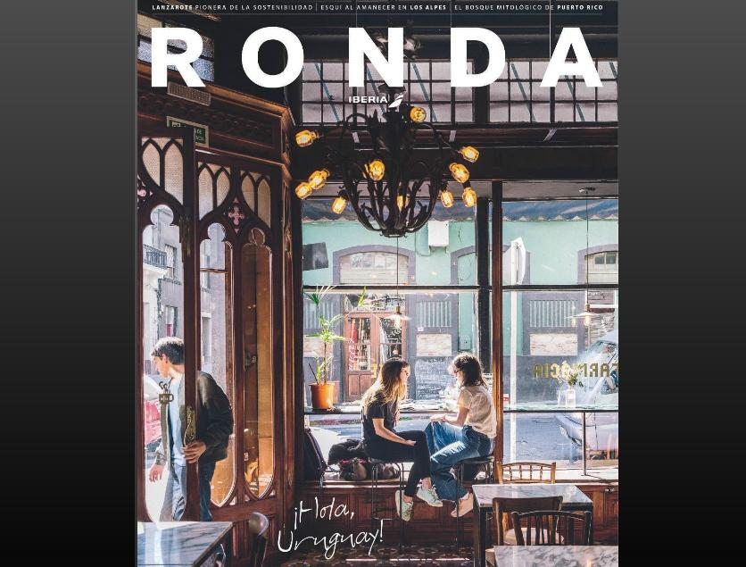 Tapa de la revista Ronda: dos jóvenes dialogando sentadas al borde la ventana del Café La Farmacia