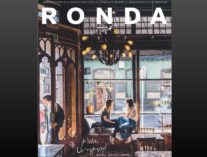 Café La Farmacia Tapa de la revista Ronda: dos jóvenes dialogando sentadas al borde la ventana del Café La Farmacia