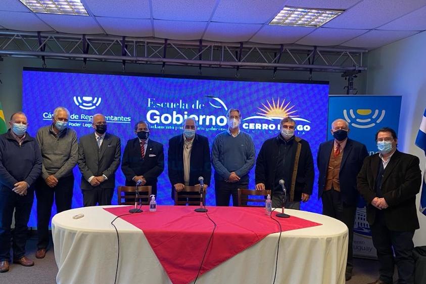 Seminario “Laguna Merín, Desafíos y oportunidades”, Daniel Reta, adjunto al Ministro, representó a Ministerio de Turismo Seminario “Laguna Merín, Desafíos y oportunidades”.