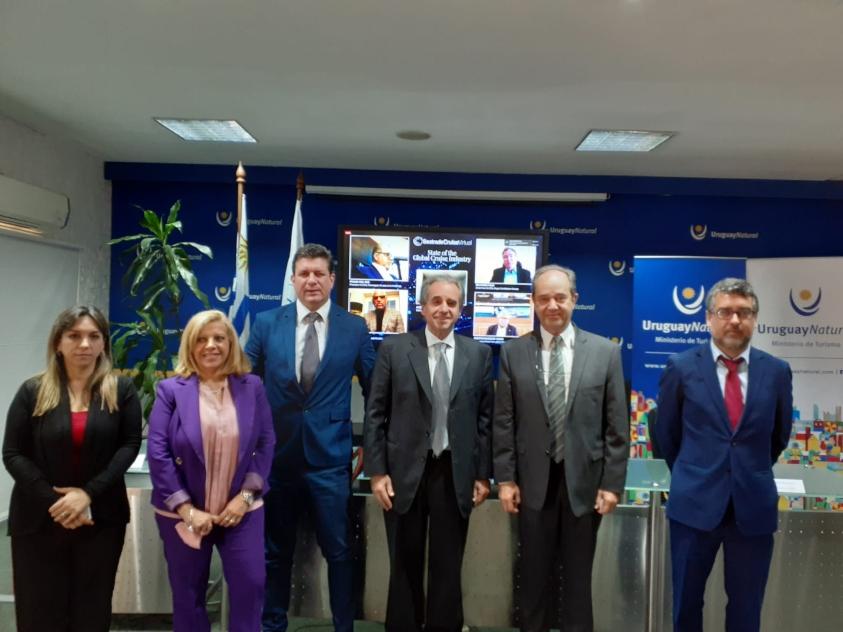 De izquierda a derecha: Mónica Lozano, Ana Rey, Ignacio Curbelo, Remo Monzeglio, Daniel Loureiro y Martín Pérez Mónica Lozano, Ana Rey, Ignacio Curbelo, Remo Monzeglio, Daniel Loureiro y Martín Pérez