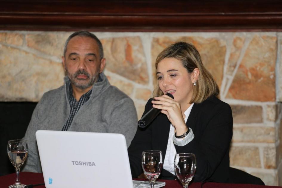 Director del departamento de Investigación y Estadísticas Turísticas del MINTUR, Víctor Sosa y la funcionaria Lorena Ford Director del departamento de Investigación y Estadísticas Turística del MINTUR, Víctor Sosa y la funcionaria Lorena Ford
