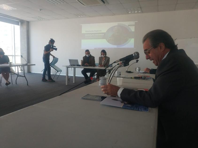 Subsecretario de Turismo, Remo Monzeglio durante su exposición Subsecretario de Turismo, Remo Monzeglio durante su exposición