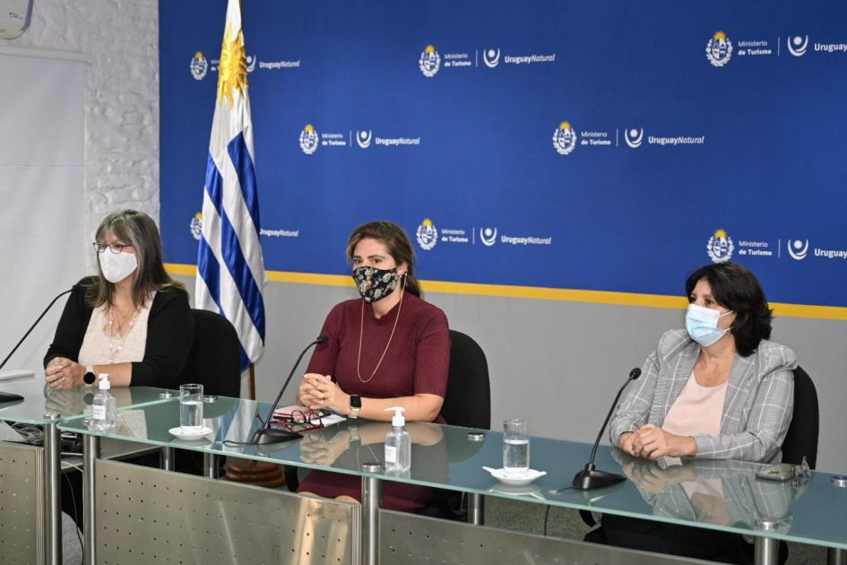 Teresita Amarillo, María del Campo Vega y Beatriz Muñiz 