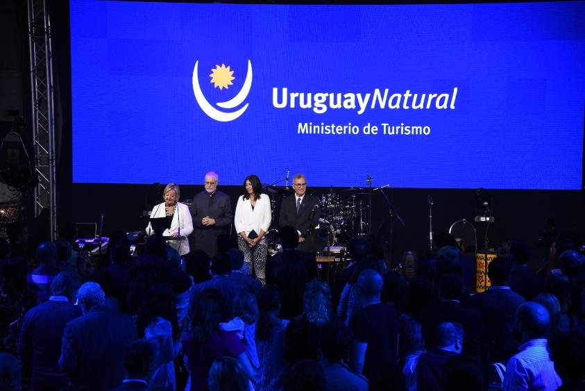 Ministra de Turismo Liliam Kechichian, subsecretario Benjamín Liberoff, directora general de Secretaría del MINTUR Hyara Rodríguez y el director Nacional de Turismo, Carlos Fagetti Ministra de Turismo Liliam Kechichian, subsecretario Benjamín Liberoff, directora general de Secretaría del MINTUR Hyara Rodríguez y el director Nacional de Turismo Carlos Fagetti
