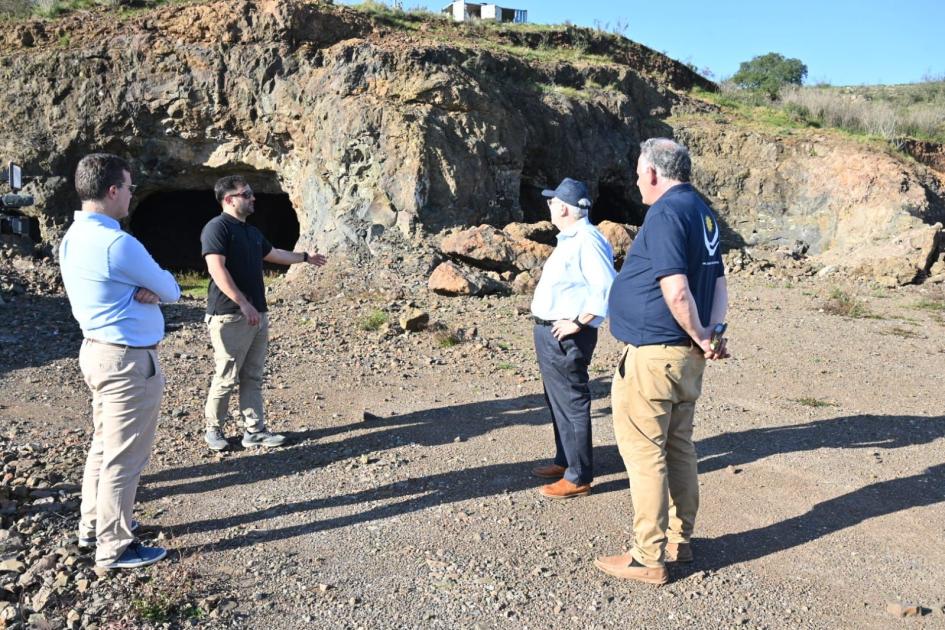 Autoridades del Ministerio de Turismo, en su visita al Tour Minero, en la zona del Catalá, Artigas Autoridades del Ministerio de Turismo, en su visita al Tour Minero, en la zona del Catalá, Artigas