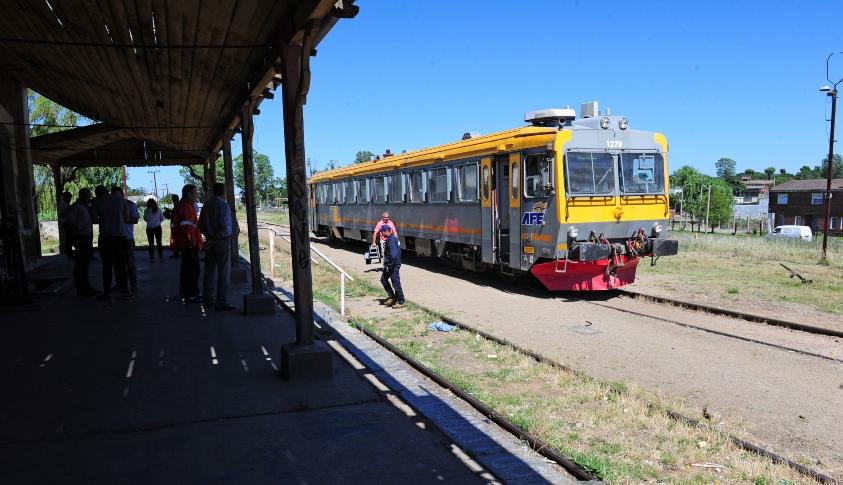 Tren arribando a la estación Tren llegando a la estación de AFE