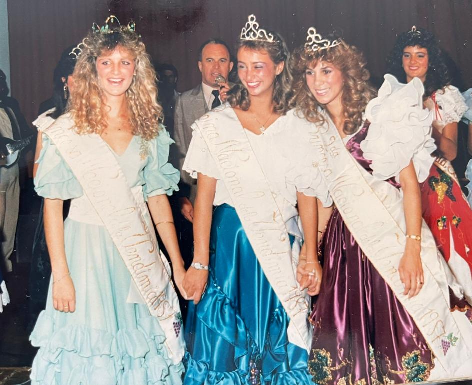 Vendimia 1987, Claudia Volarich, 1ª Princesa Nacional junto a la Reina Vendimia 1987, Claudia Volarich, 1ª Princesa Nacional junto a la Reina