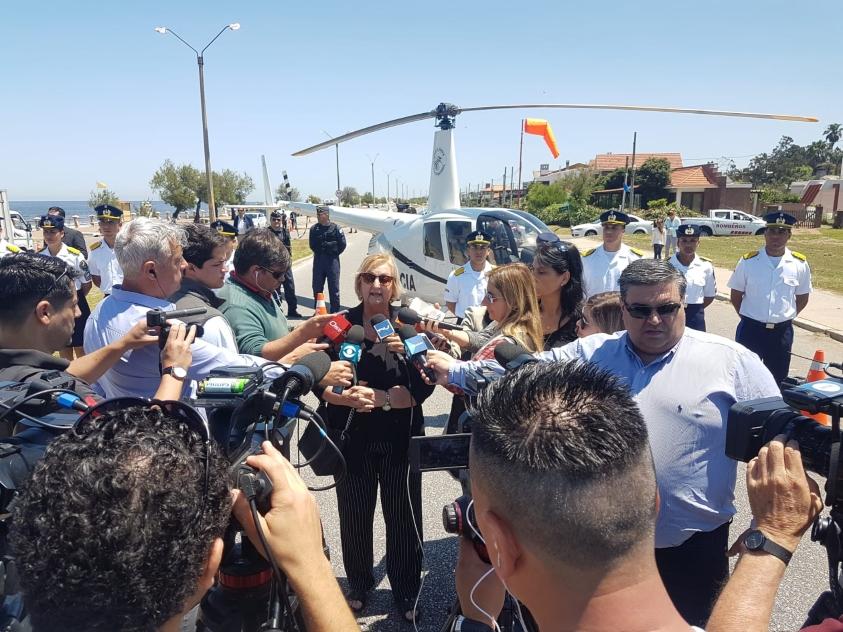 Lanzamiento de Verano Azul Lanzamiento de Verano Azul, Kechichian brindando testimonio a los medios de comunicación