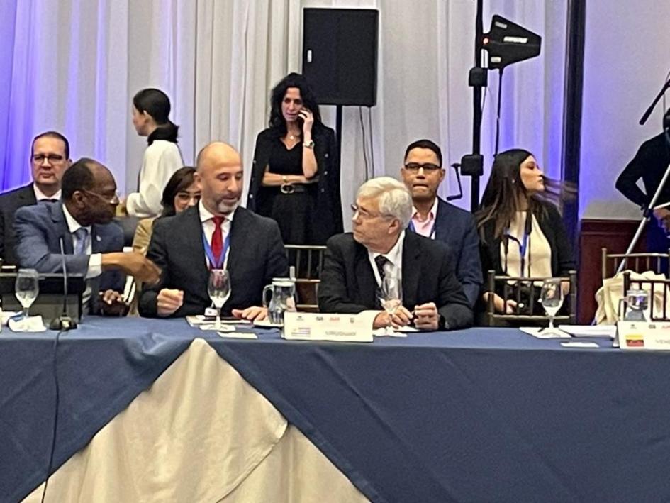 Ministro de Turismo, Tabaré Viera y su asesor legal, Eduardo Sanguinetti Ministro de Turismo, Tabaré Viera y su asesor legal, Eduardo Sanguinetti