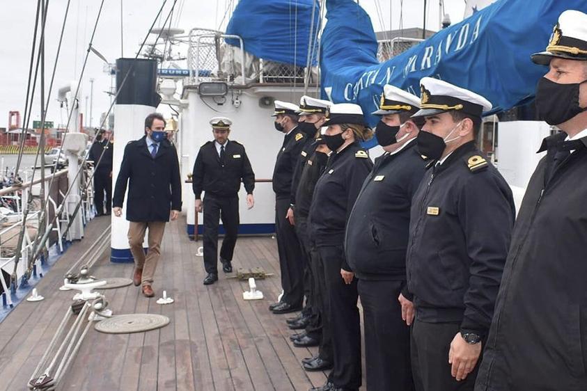 Visita del ministro Germán Cardoso al Buque Escuela Capitán Miranda