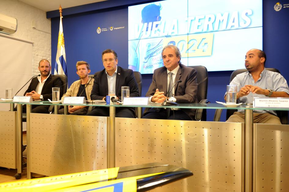 Lanzamiento de la 7º edición de Vuela Termas, en el Ministerio de Turismo