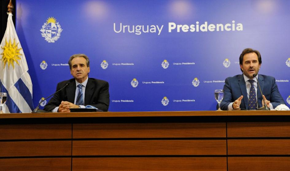 Ministro Cardoso y subsecretario Monzeglio en Torre Ejecutiva. Foto: Presidencia de la República. Ministro Cardoso y subsecretario Monzeglio en Torre Ejecutiva. Foto: Presidencia de la República.