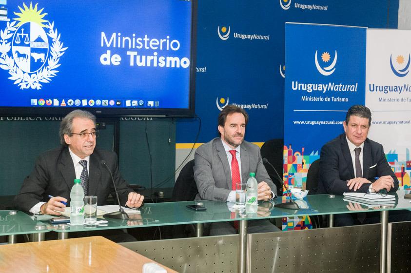 Ministro de Turismo, Germán Cardoso; Subsecretario de Turismo, Remo Monzeglio; Director Gral. de Secretaría, Ignacio Curbelo