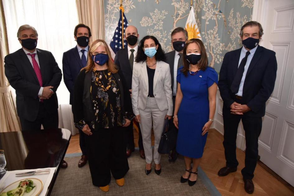Almuerzo de trabajo de varios ministros y funcionarios americanos, en la Embajada de EE.UU. 