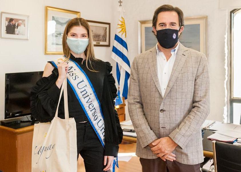 Miss Universo Uruguay, Lola de los Santos y Ministro de Turismo, Germán Cardoso