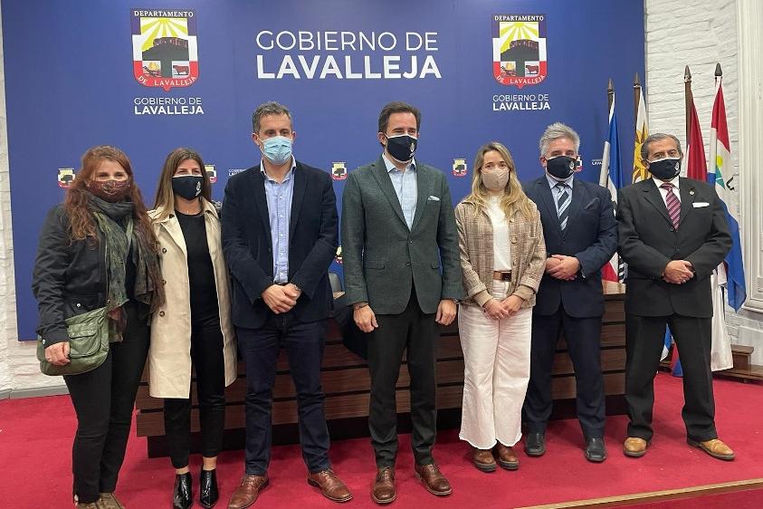 Conferencia de prensa en la Intendencia Departamental de Lavalleja.