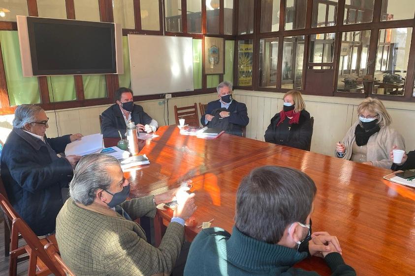 Ministro Germán Cardoso y equipo técnico del Mintur, reunidos con autoridades departamentales de Río Negro Ministro Germán Cardoso y equipo técnico del Mintur, reunidos con autoridades deptales. de Río Negro