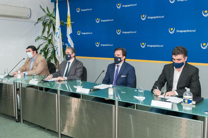Ministro Germán Cardoso, Subsecretario Remo Monzeglio, Int. de Paysandú, Nicolás Olivera e Int. de Salto, Andrés Lima Ministro Germán Cardoso, Subsecretario Remo Monzeglio, Intendentes Nicolás Olivera y Andrés Lima