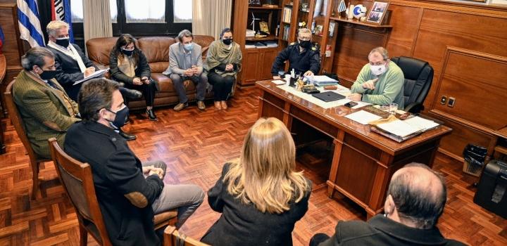 Ministro Germán Cardoso, Intendente Guillermo López, Jefe de Policía, Ruben Saavedra y equipos técnicos de Mintur e IDF Ministro Germán Cardoso, Intendente Guillermo López reunidos con equipos técnicos de Mintur e IDF